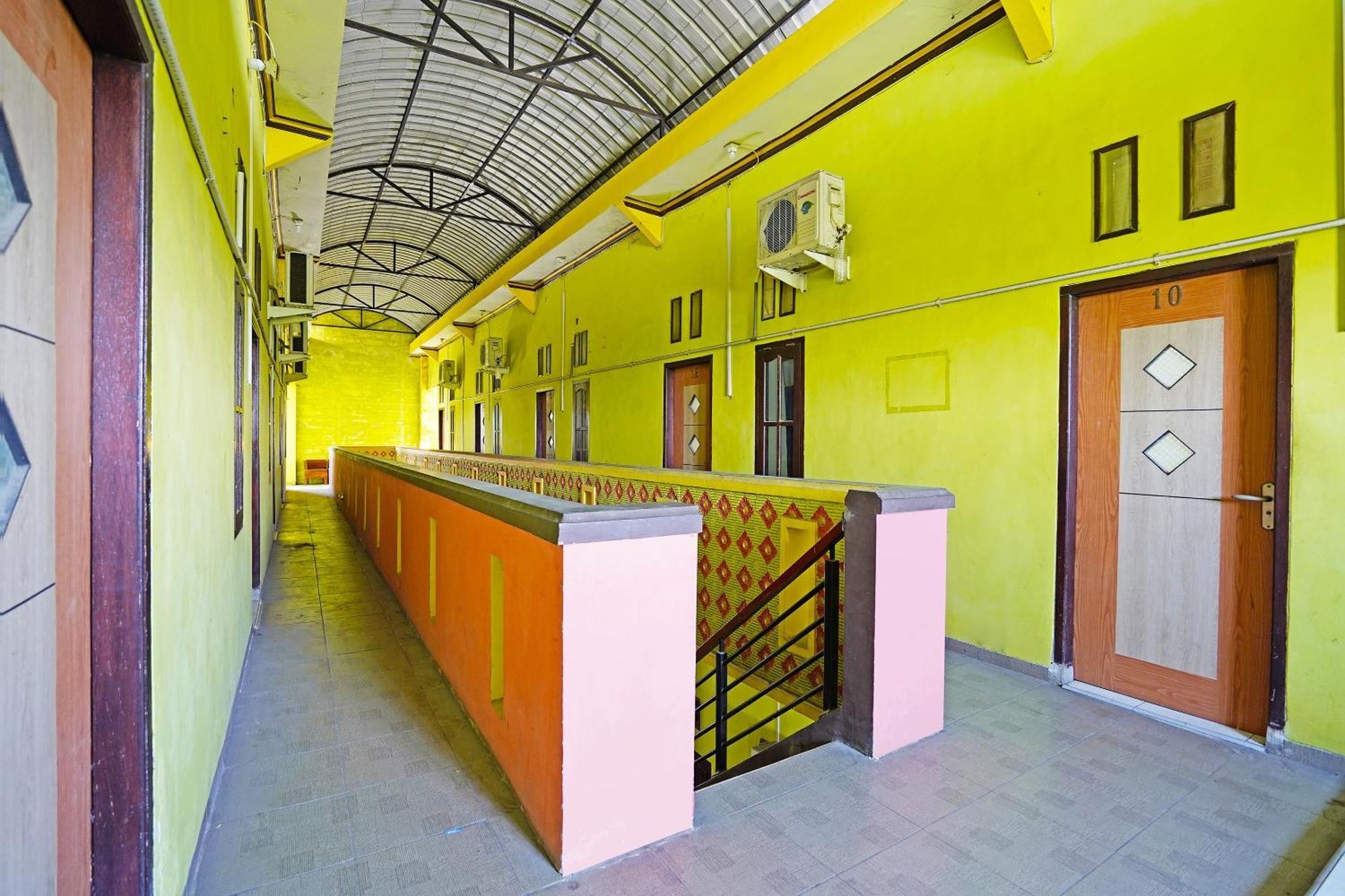 Oyo 91583 D'Cost Green Syariah Сурабая Екстериор снимка