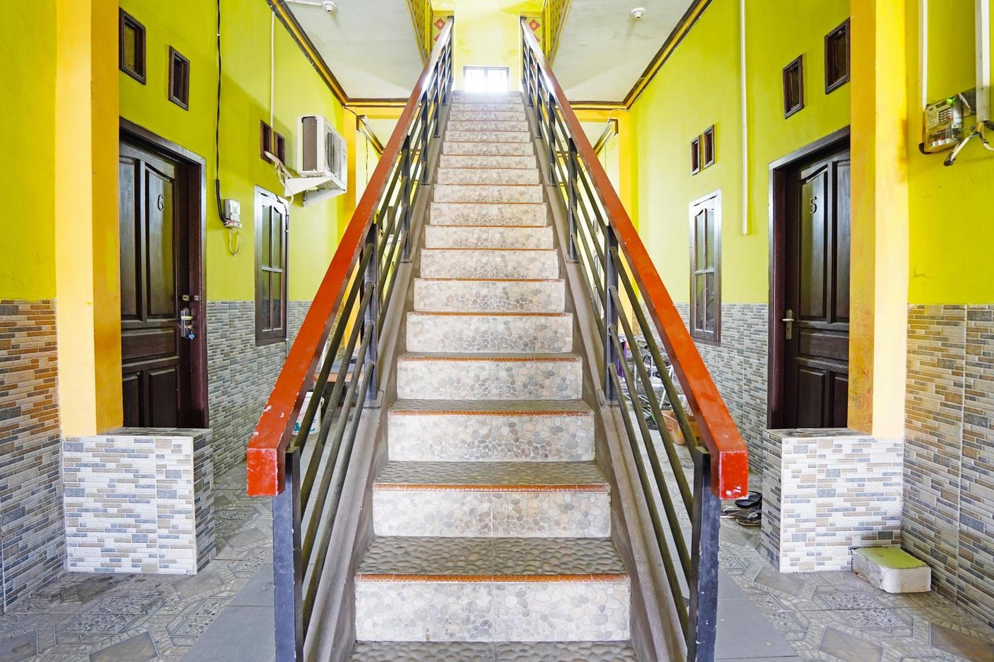 Oyo 91583 D'Cost Green Syariah Сурабая Екстериор снимка